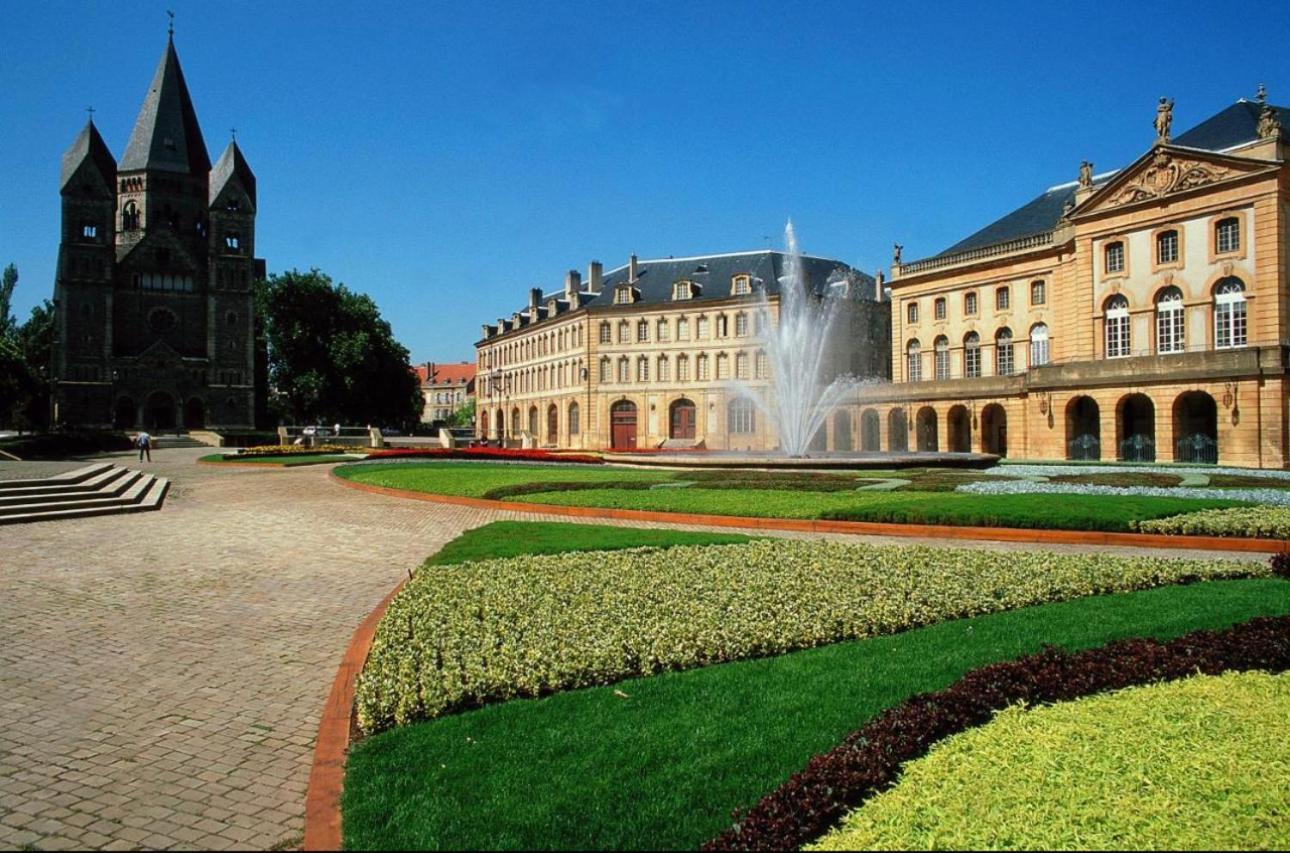 Serenity Bed Palace 2 Metz Gare 外观 照片